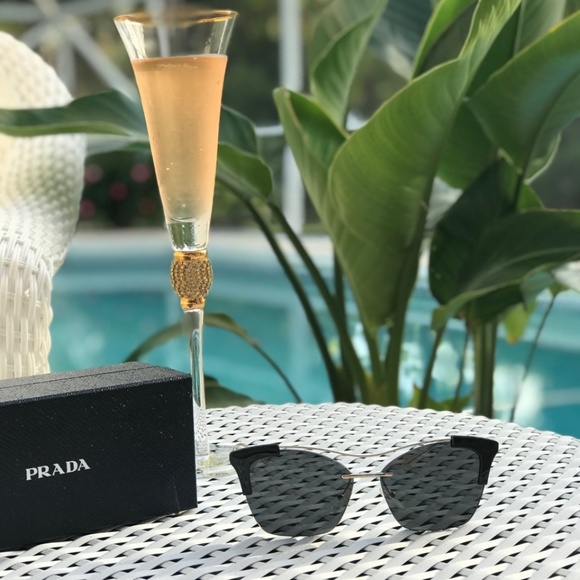 Prada sunglasses - Picture 1 of 3